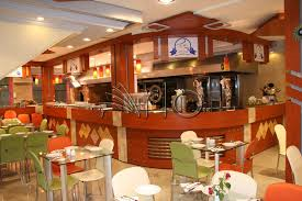 نقش یک سرپرست یا استاد راهنما در فست فود و رستوران