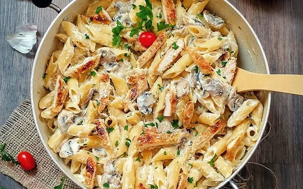 نحوه ی درست کردن یک پاستا آلفردو خوشمزه با هزینه ی کم
