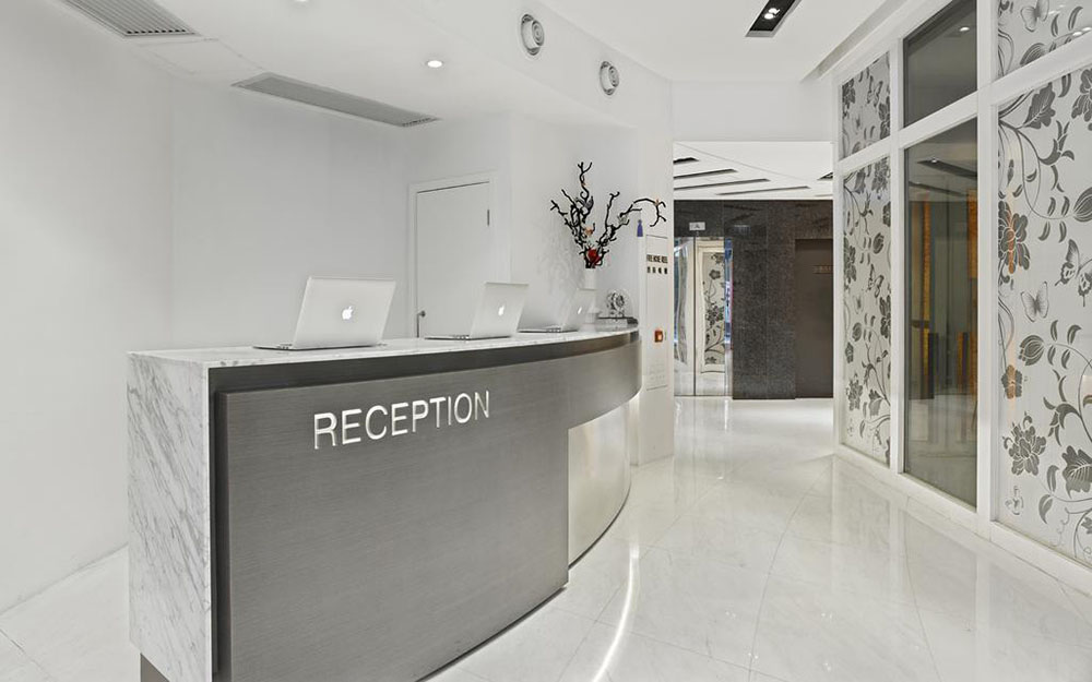 معرفی شغل متصدی پذیرش هتل و درامد آن