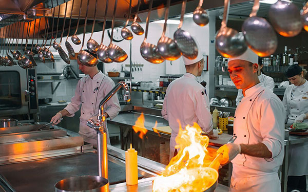 Die Grundausstattung des Restaurants für jede gewerbliche Küche