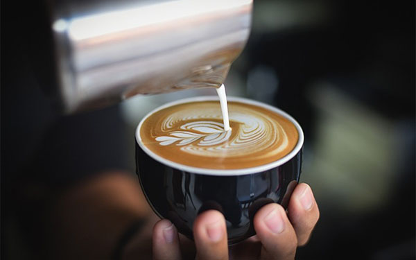 باریستا جادوگر و تردست کافه‌ها!!