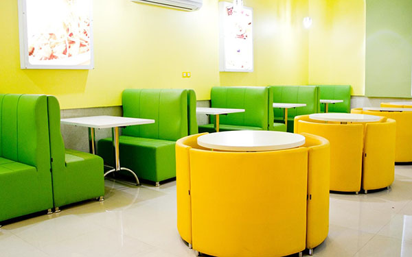 میز و صندلی مناسب کافی شاپ