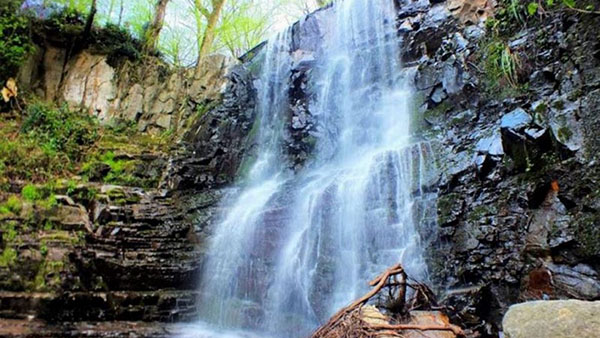 معرفی جاذبه‌های گردشگری آبشار لونک استان گیلان