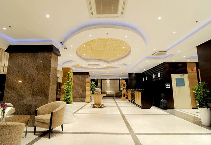 لابی هتل چه ویژگی هایی دارد