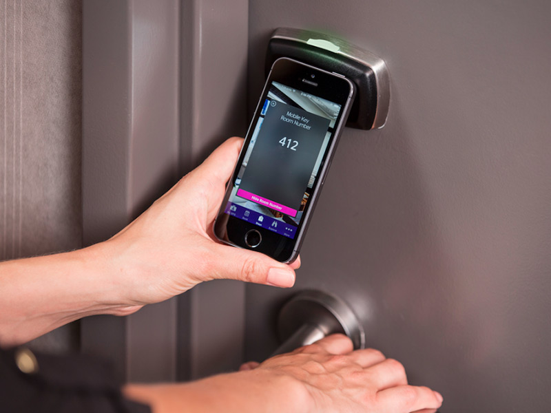 آشنایی با چند نمونه از تجهیزات هتلی هوشمند