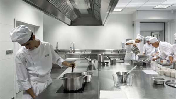 اهمیت رعایت بهداشت در رستوران فست فود