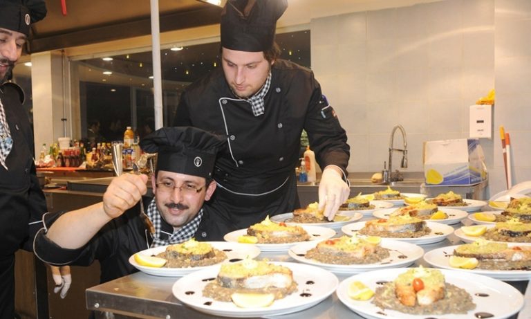 اموزش به کارکنان رستوران و فست فود