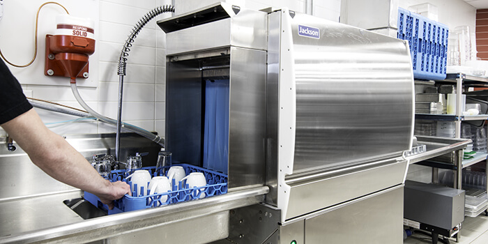 شست و شوی ظروف: آب داغ یا مواد شیمیایی؟