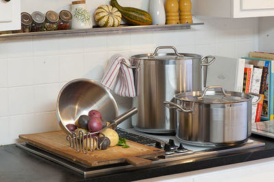  مریم بخشی، سرآشپز و مدیر آموزشگاه کلبه حنانه عنوان کرد / ۲۰۰ میلیون تومان؛ هزینه تجهیزات آموزشگاه آشپزی