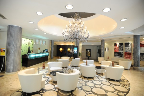 لابی هتل چه نوع جاییست و شامل چه تجهیزاتی می باشد؟